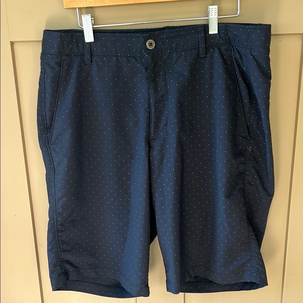 Under Armour HeatGear 36 Loose Fit FlatFront Black Mini Polkadot 10” Golf Shorts